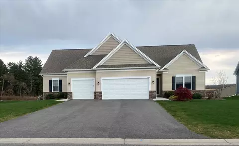1482 Grand Mdws, Webster, NY 14580