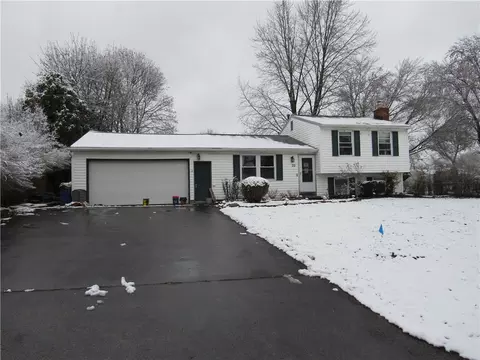 22 Cascade Rd, West Henrietta, NY 14586