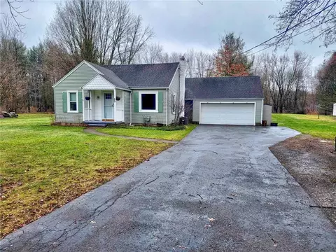 89 Stony Point Rd, Ogden, NY 14624