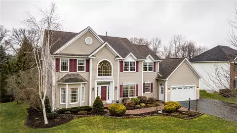 31 Saint Ebbas Dr, Penfield, NY 14526