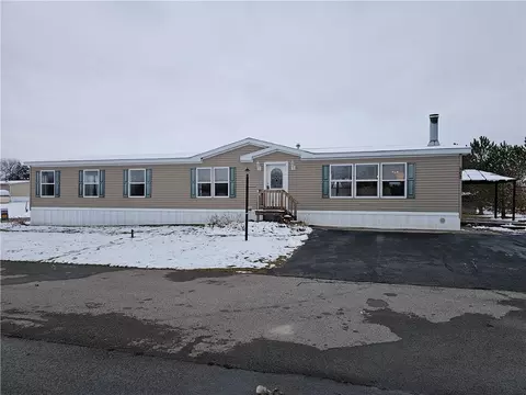 802 Silver Park Dr, Manchester, NY 14548