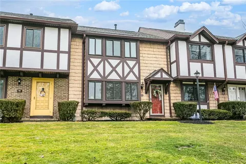 68 Camberley Pl, Penfield, NY 14526