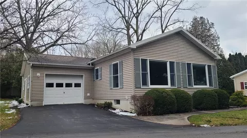 3 Spruce Acres, Benton, NY 14527