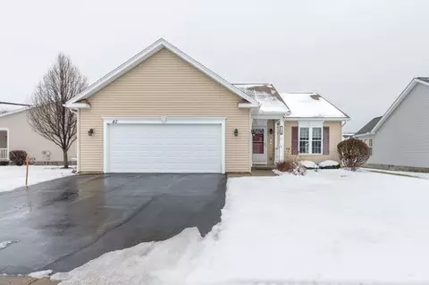 42 Leith Ln, Parma, NY 14468