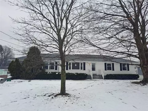 1990 Maple Ave, Palmyra, NY 14522