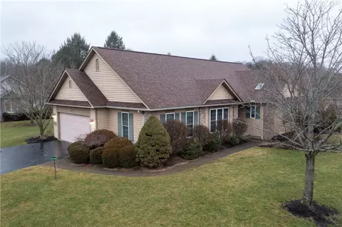 40 Hampshire Ln, Mendon, NY 14506