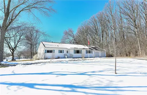 9 Blue Mist Ln, Rochester, NY 14623