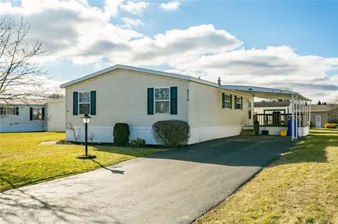 6370 Kims Dr, Victor, NY 14564
