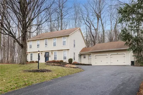32 Summit Oaks, Pittsford, NY 14534