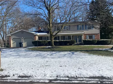 9 Latchmere Ct, Pittsford, NY 14534