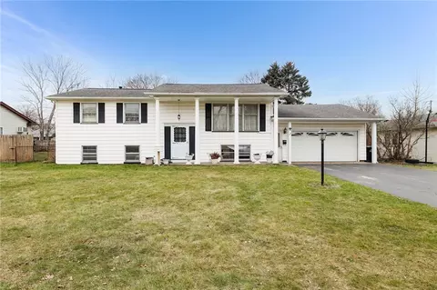 69 Fern Castle Dr, Irondequoit, NY 14622