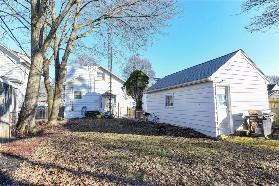 395 Mcnaughton St, Rochester, NY 14606 33 Photos Movoto