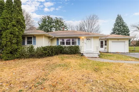 46 Timpat Dr, Gates, NY 14624