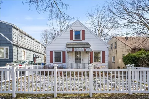 330 Mcnaughton St, Rochester, NY 14606