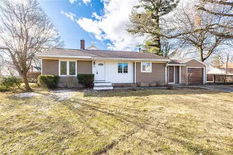 171 Meadow Dr, Rochester, NY 14618