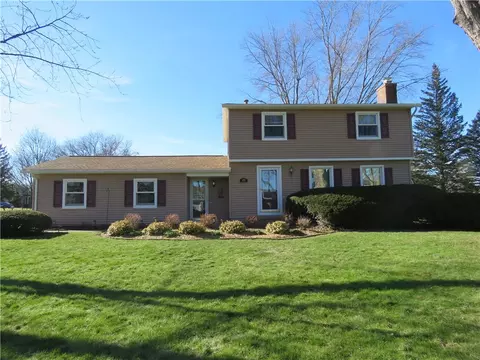45 Short Hills Dr, Parma, NY 14468