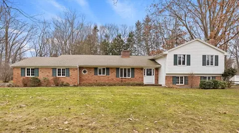 28 Countryside Rd, Perinton, NY 14450