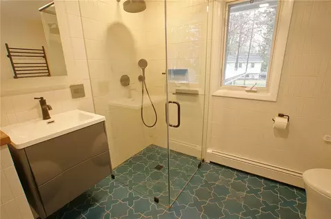 Bath - 442 Colebrook Dr, Irondequoit, NY 14617 photo 2 of 7