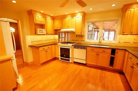 Kitchen - 442 Colebrook Dr, Irondequoit, NY 14617 photo 2 of 4