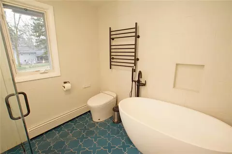 Bath - 442 Colebrook Dr, Irondequoit, NY 14617 photo 3 of 7