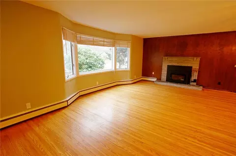 Living - 442 Colebrook Dr, Irondequoit, NY 14617 photo 2 of 4
