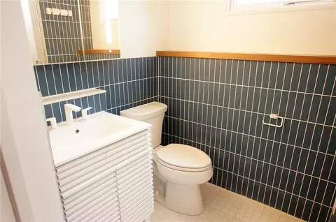 Bath - 442 Colebrook Dr, Irondequoit, NY 14617 photo 4 of 7