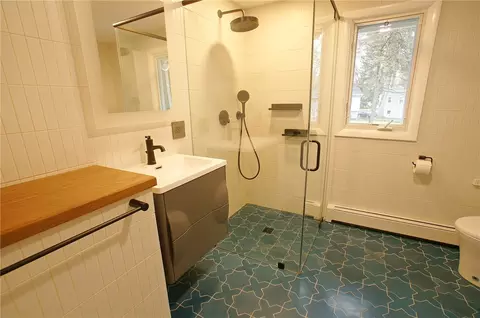Bath - 442 Colebrook Dr, Irondequoit, NY 14617 photo 1 of 7