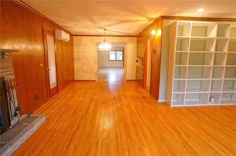 Entry Way - 442 Colebrook Dr, Irondequoit, NY 14617 photo 1 of 2