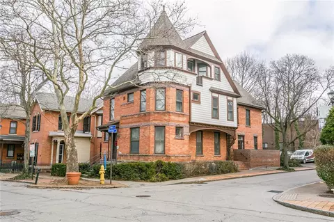 2 Selden St, Rochester, NY 14605