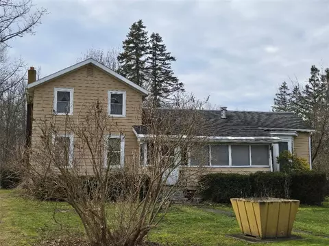 5997 Auburn St, Wolcott, NY 14590