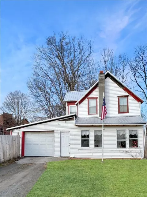 11 Railroad St, New Berlin, NY 13411