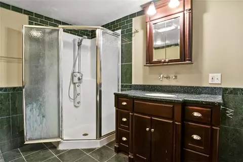 Bath - 37 Suburba Ave, Irondequoit, NY 14617 photo 2 of 4