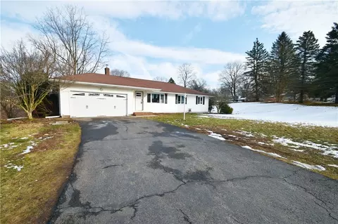 2 Sherwood Dr, Pittsford, NY 14534