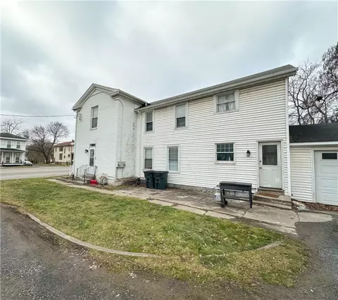 109 E Main St, Waterloo, NY 13165 photo 2