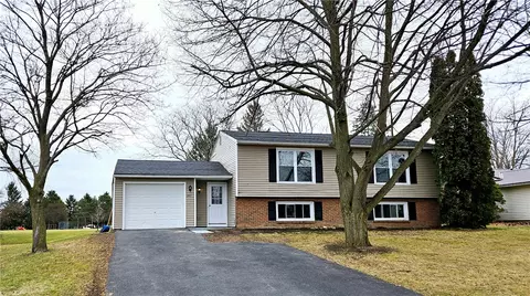 1745 Beechwood Dr, Farmington, NY 14425