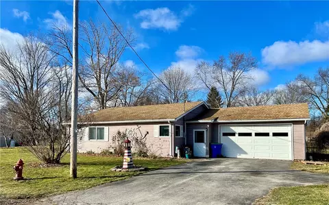 1028 Point Breeze Rd, Carlton, NY 14477