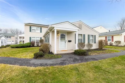 22 Arrowhead Way S, Perinton, NY 14450