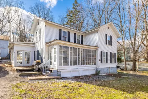37 State St, Bloomfield, NY 14469