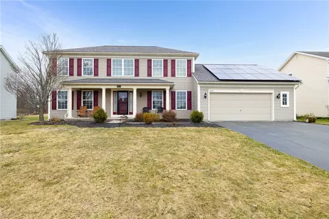 832 Bannerwood Dr, Webster, NY 14580