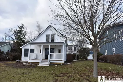 3389 Bonita Dr, Ellicott, NY 14701