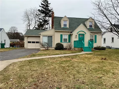 664 Bonesteel St, Greece, NY 14616