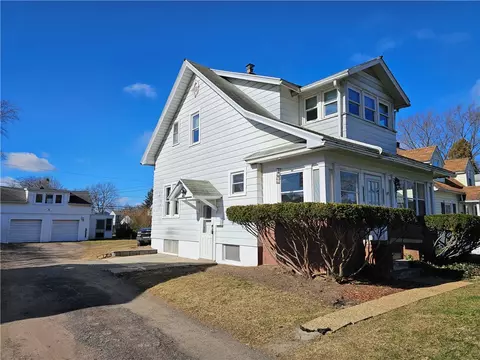 147 Walzer Rd, Irondequoit, NY 14622