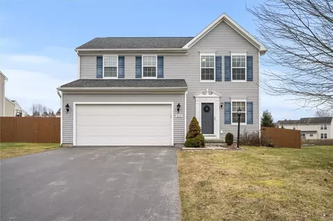 3135 Peacock Cir, Macedon, NY 14502