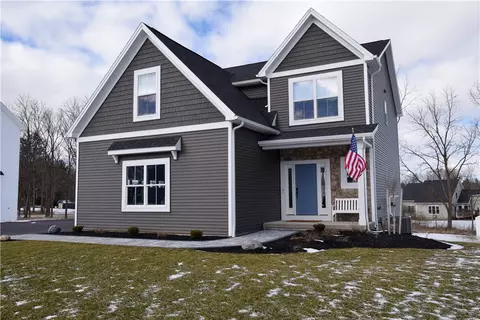 8 Chase Meadow Trl, Honeoye Falls, NY 14472