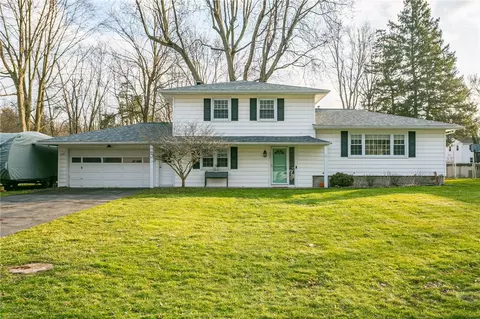 221 Fiesta Rd, Greece, NY 14626