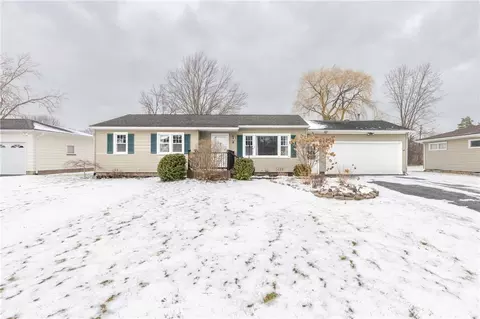 8 Phyllis Ln, Chili, NY 14624