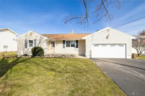 918 Weiland Rd, Greece, NY 14626