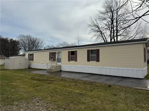 110 Hawthorne Dr, Gaines, NY 14411