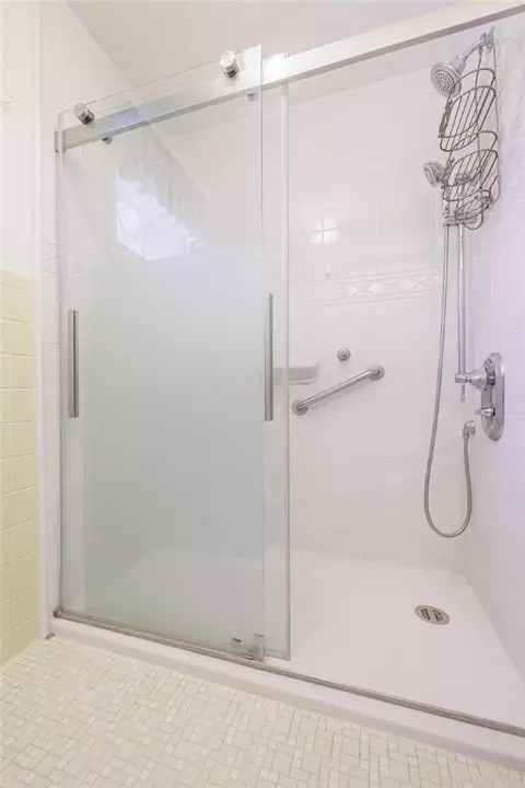 Bath - 918 Copperkettle Rd, Webster, NY 14580 photo 2 of 2