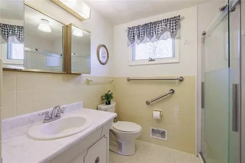 Bath - 918 Copperkettle Rd, Webster, NY 14580 photo 1 of 2